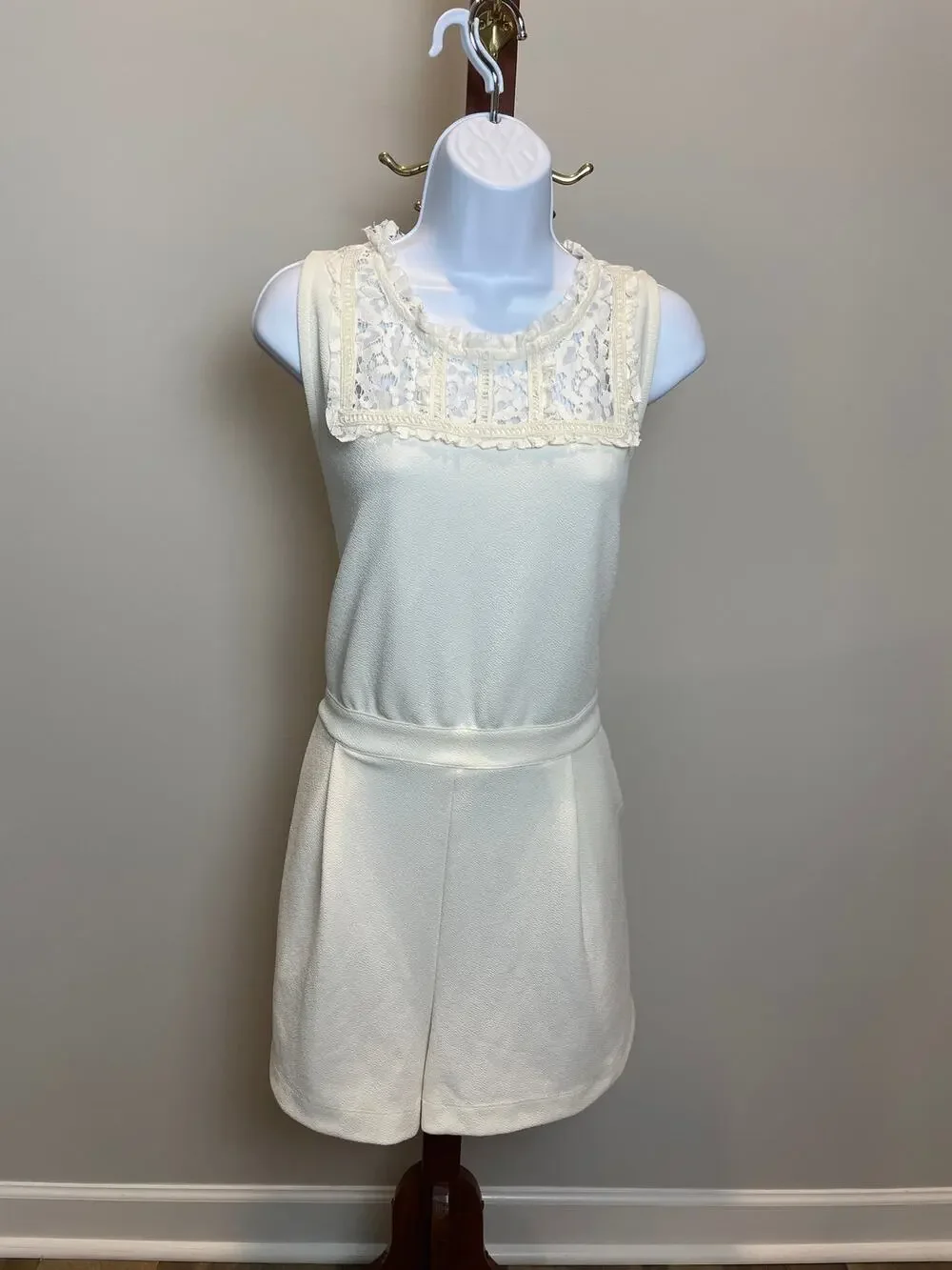 Xhilaration Romper Cream Lace Detail Lightweight Sleeveless Size XL New With Tag